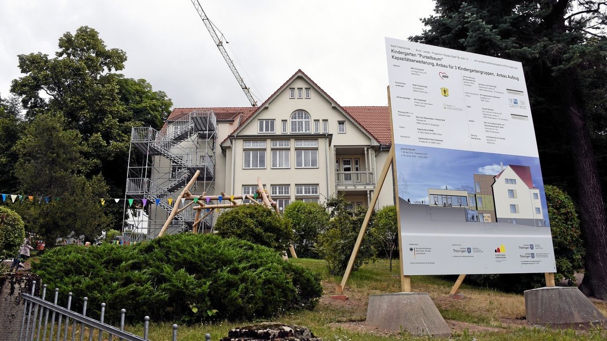 Am 9. Juli war in Friedrichroda der Grundstein für den Erweiterungsbau der Awo-Kindertagesstätte „Purzelbaum“ gelegt worden. Weil sich die Baukosten erhöhen, will die Stadt einen Kredit aufnehmen. Der Stadtrat hat jetzt deswegen einen Nachtragsetat beschlossen.