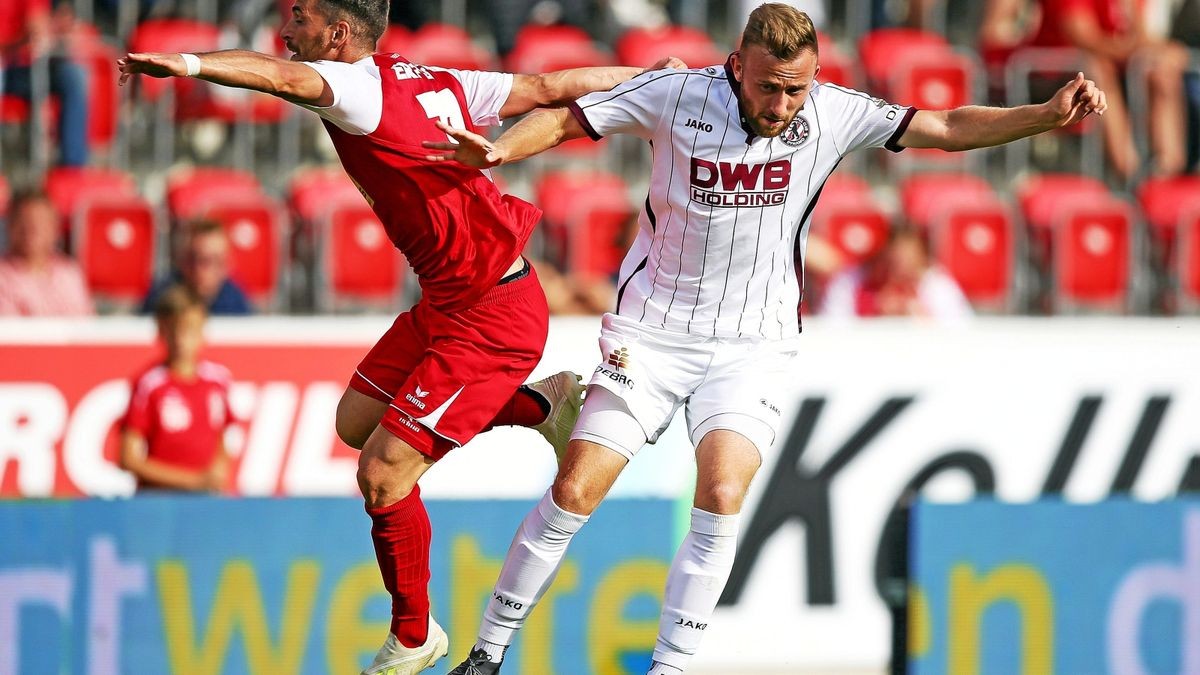 Der FC Rot-Weiß Erfurt hat am Sonntag sein Heimspiel in der Regionalliga gegen den BFC Dynamo Berlin mit 2:1 gewonnen.