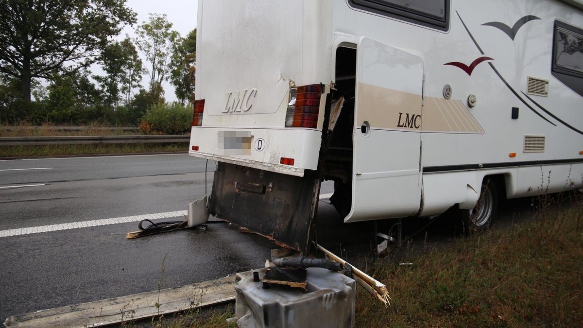 Wegen Bergung und Unfallaufnahme war der rechte Fahrstreifen gesperrt.