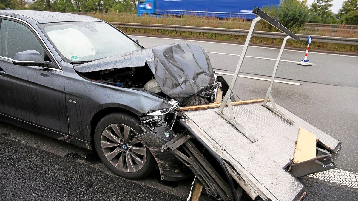 Am Montag ist es auf der A4 zwischen Gotha-Boxberg und Gotha zu einem Verkehrsunfall gekommen. Nach ersten Informationen stießen ein BMW und ein Wohnmobil zusammen.