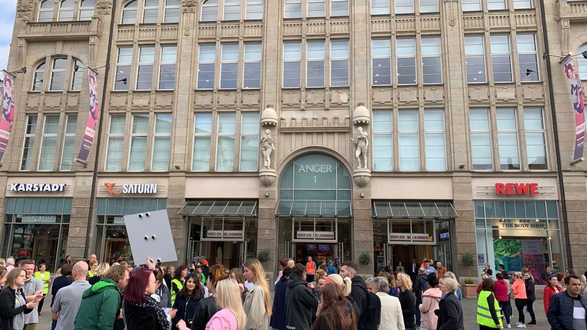 Am Dienstagvormittag wurde der Anger 1 in Erfurt evakuiert. Nach ersten Informationen handelte es sich um eine Feuerwehrübung.