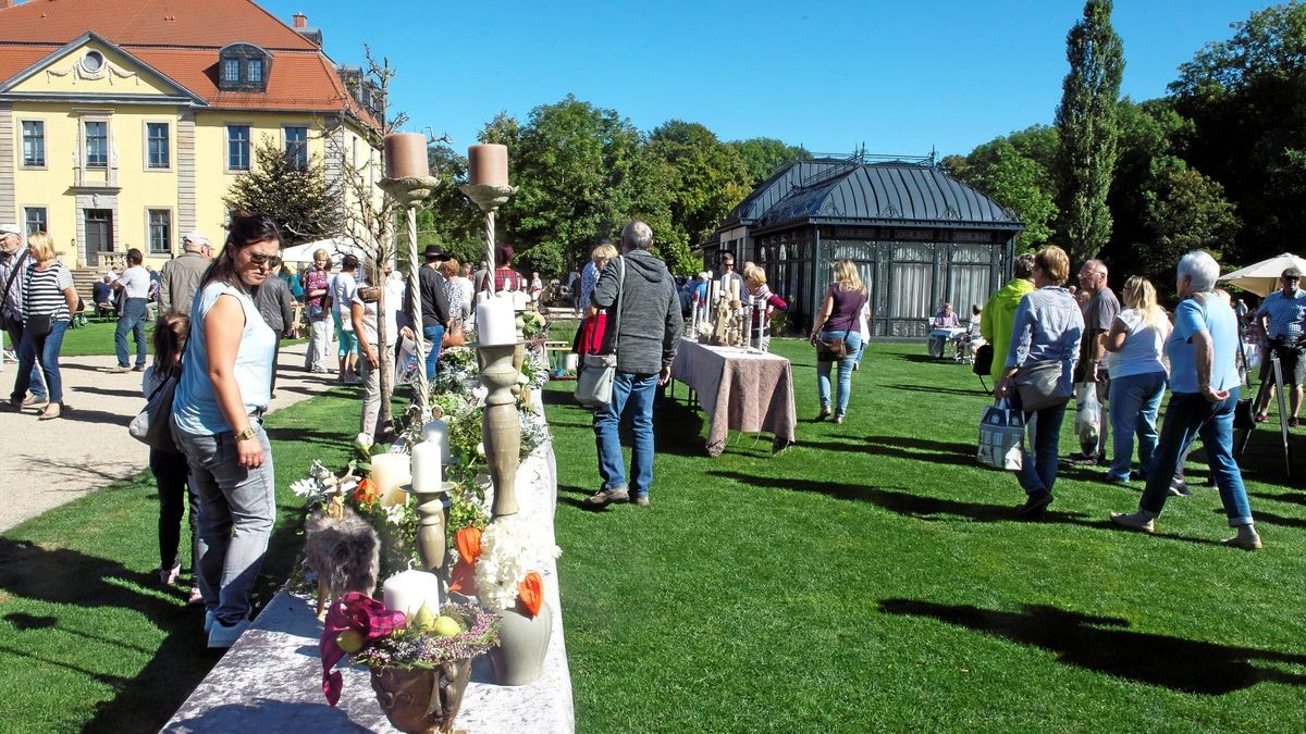 Schönes Wetter, ein historischer Park und ein barockes Schloss boten den perfekten Rahmen für den Markt für Pflanzen und Handgemachtes.