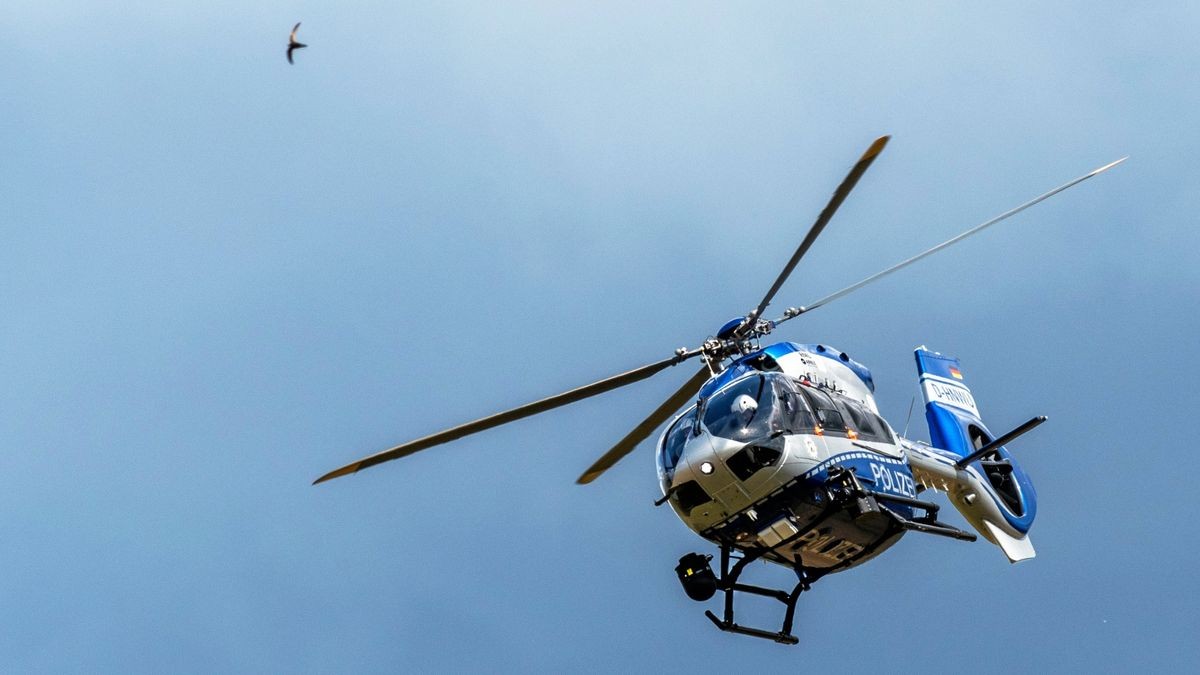 Xantener baut zwei Unfälle und flüchtet nackt in „Südsee“