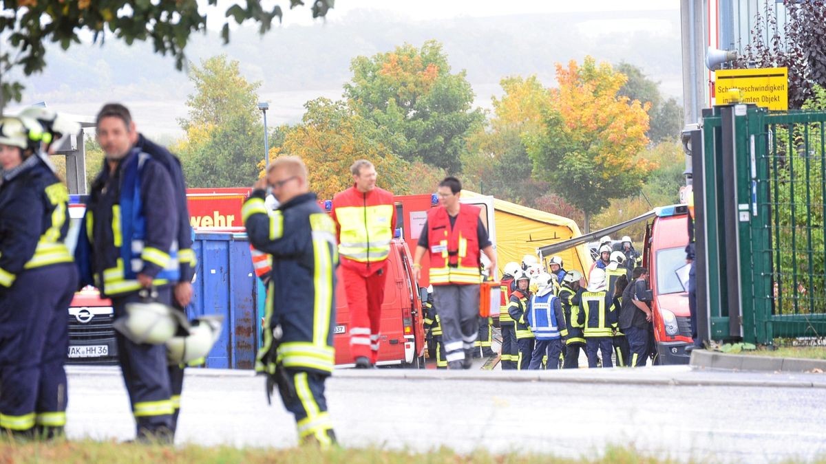 Großeinsatz von Feuerwehr und Rettungskräften an der Müllumladestation Großenlupnitz nach Verdacht auf radioaktive Strahlung in einer Schrottladung