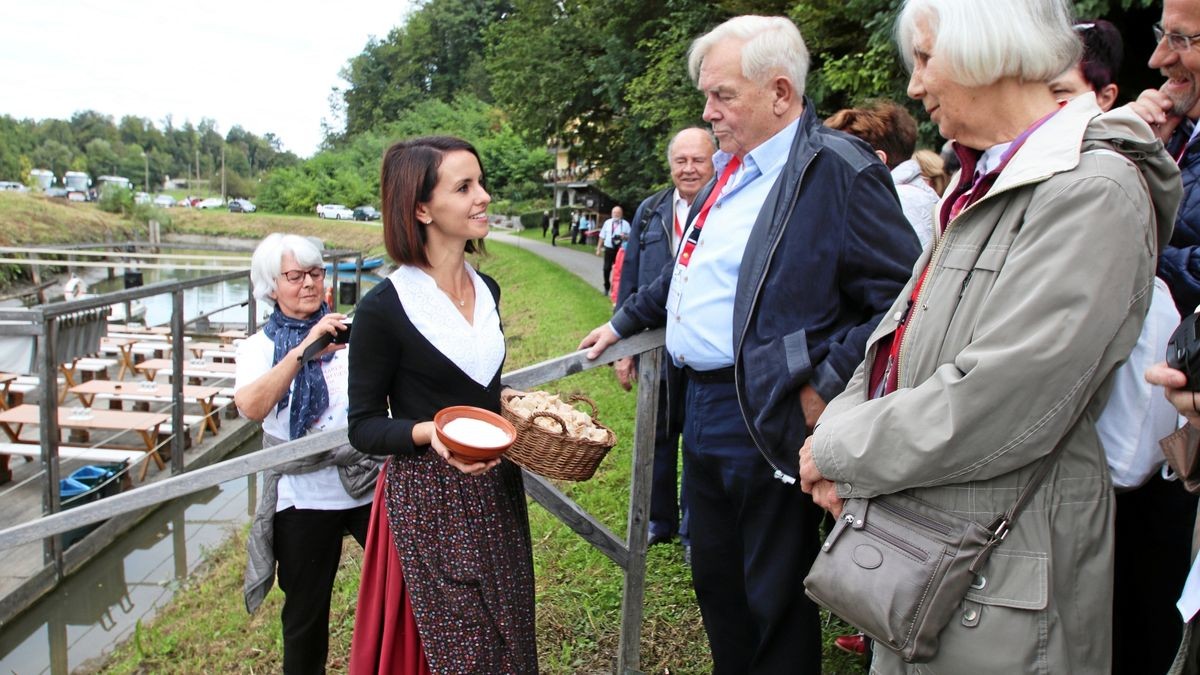 Maribor: Baumpflanzung und Floßfahrt auf der Drau.