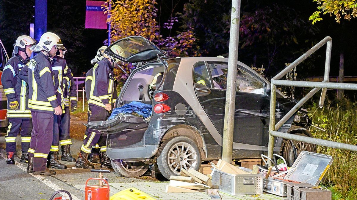 Die Frau war mit ihrem Fahrzeug auf der Straße zwischen Bad Berka und Legefeld unterwegs, als sie in einer Rechtskurve geradewegs auf den Gehweg geriet.