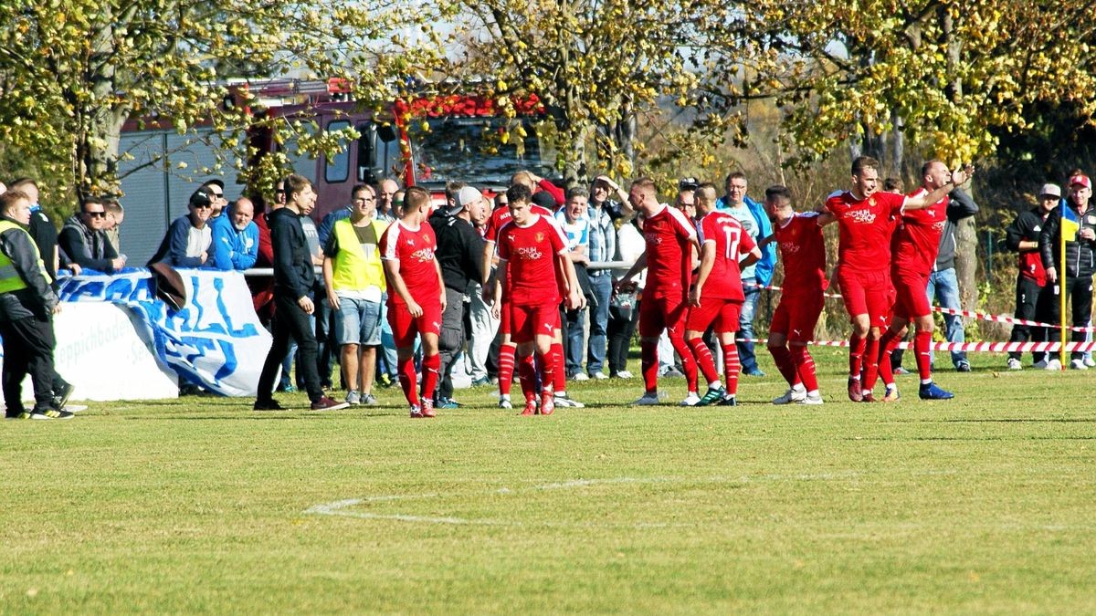 Die Aufregung bei den Altengotterschen Spielern war nach der Attacke groß. Erst nach knapp zwanzig Minuten Unterbrechung setzten sie das Spiel fort.