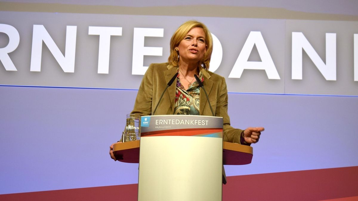 Bundeslandwirtschaftsministerin Julia Klöckner unterstützt die Thüringer CDU im Wahlkampf( hier das CDU-Erntedankfest in Oberwellenborn). Nach einem Termin in Bleicherode gab es Ärger.