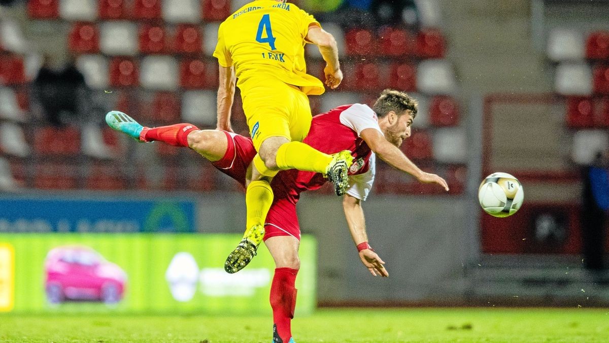 Das 3:0 (2:0) gegen den Bischofswerdaer FV ließ die Thüringer zumindest für eine Nacht gleich um fünf Ränge auf Platz neun und damit aus dem Tabellenkeller klettern.