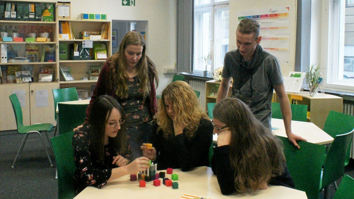 Das Team der MatheWerkstatt hilft Mathe-Studis bei Fragen und Problemen. 