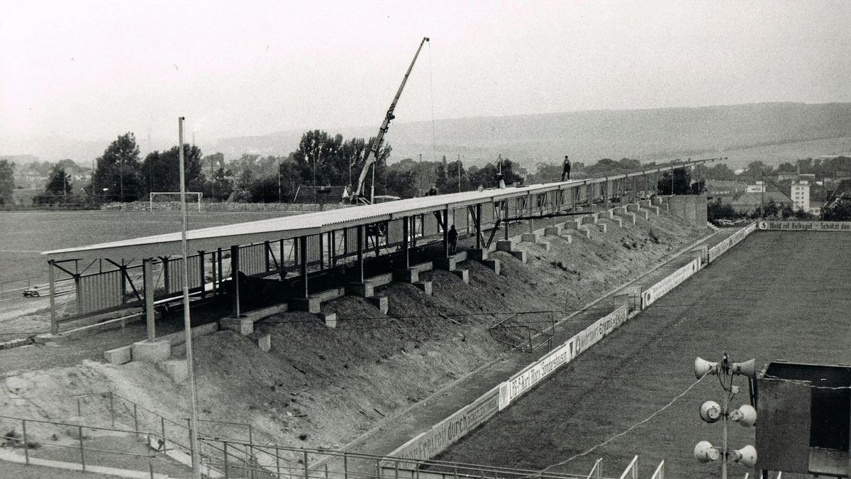 Der Göldner damals im Bau, als es noch keine Sitzplätze gab. Das war im Jahr 1988.