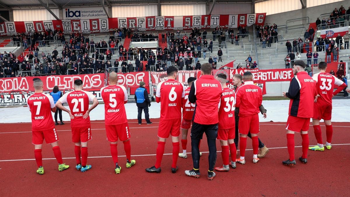 Fußball-Regionalligist FC Rot-Weiß Erfurt hat gegen Tabellenführer VSG Altglienicke ein 1:1 (1:1) erreicht. 