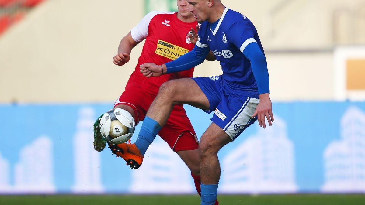 Fußball-Regionalligist FC Rot-Weiß Erfurt hat gegen Tabellenführer VSG Altglienicke ein 1:1 (1:1) erreicht. 