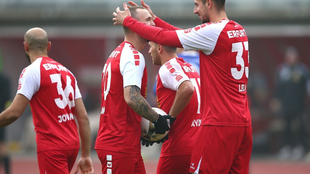 Fußball-Regionalligist FC Rot-Weiß Erfurt hat gegen Tabellenführer VSG Altglienicke ein 1:1 (1:1) erreicht. 