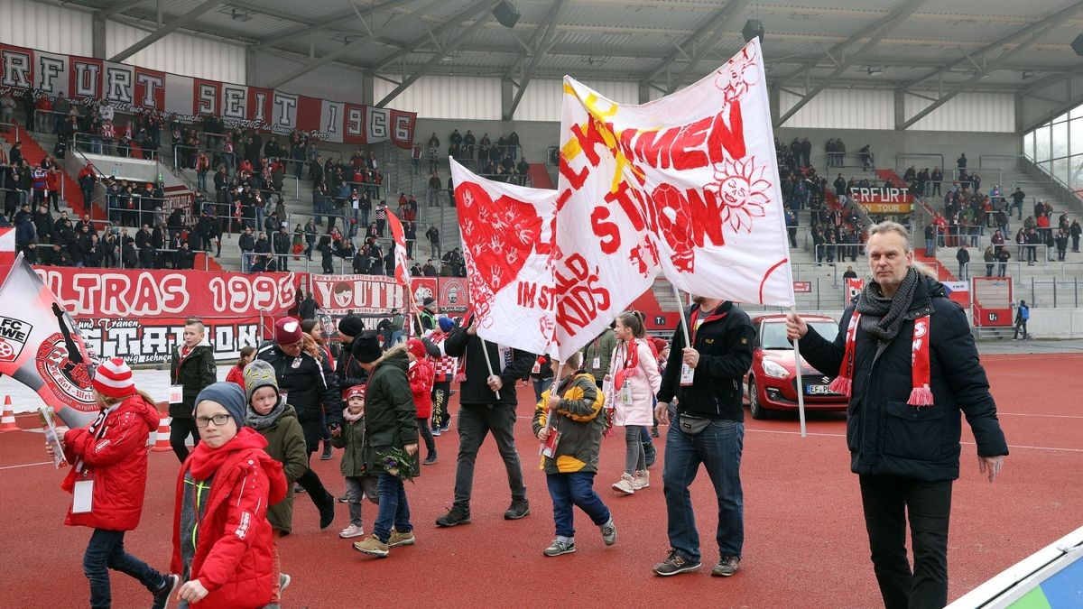 Fußball-Regionalligist FC Rot-Weiß Erfurt hat gegen Tabellenführer VSG Altglienicke ein 1:1 (1:1) erreicht. 