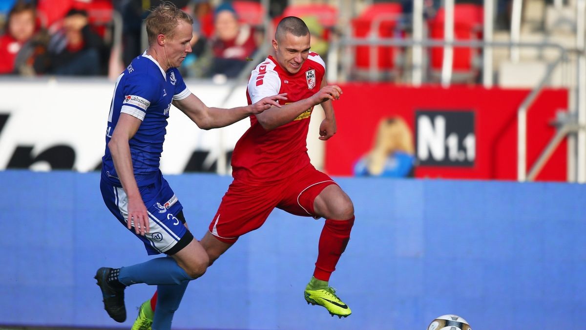 Fußball-Regionalligist FC Rot-Weiß Erfurt hat gegen Tabellenführer VSG Altglienicke ein 1:1 (1:1) erreicht. 