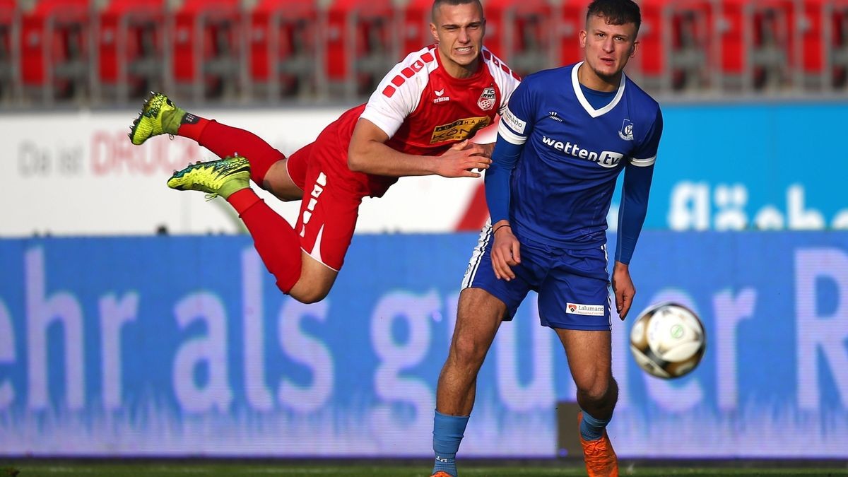 Fußball-Regionalligist FC Rot-Weiß Erfurt hat gegen Tabellenführer VSG Altglienicke ein 1:1 (1:1) erreicht. 