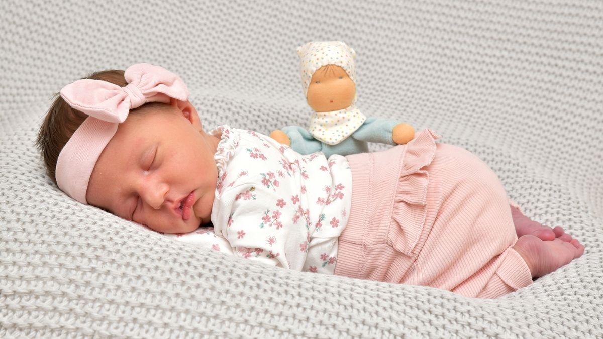 Lotte Anni Scholz geboren am 27.9.2019 Uhrzeit: 8.05 Uhr Gewicht: 3080 Gramm Größe: 49 Zentimeter Eltern: Yulienne Scholz und Stefan Flitner Ort: Crawinkel Alle Babys wurden in den Ilm-Kreis-Kliniken Arnstadt geboren. Die Fotos stammen von First Moment Chemnitz.