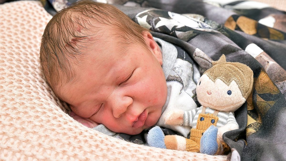 Levi Patrice Schuhmair, 25.10.2019, 02:15 Uhr, 3.330 g, 51 cm, Eltern: Nicole Sommer und Silvio Schuhmair aus Stadtilm