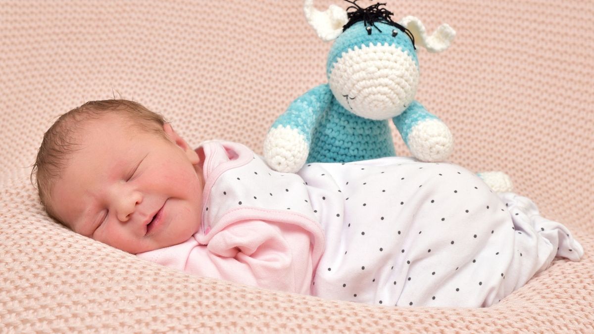 Ellie Charlotte Kutzler geboren am 23.9.2019 Uhrzeit: 4.27 Uhr Gewicht: 3710 Gramm Größe:  54 Zentimeter Eltern: Christopher und Cathleen Kutzler Ort:  Marlishausen Alle Babys wurden in den Ilm-Kreis-Kliniken Arnstadt geboren. Die Fotos stammen von First Moment Chemnitz.