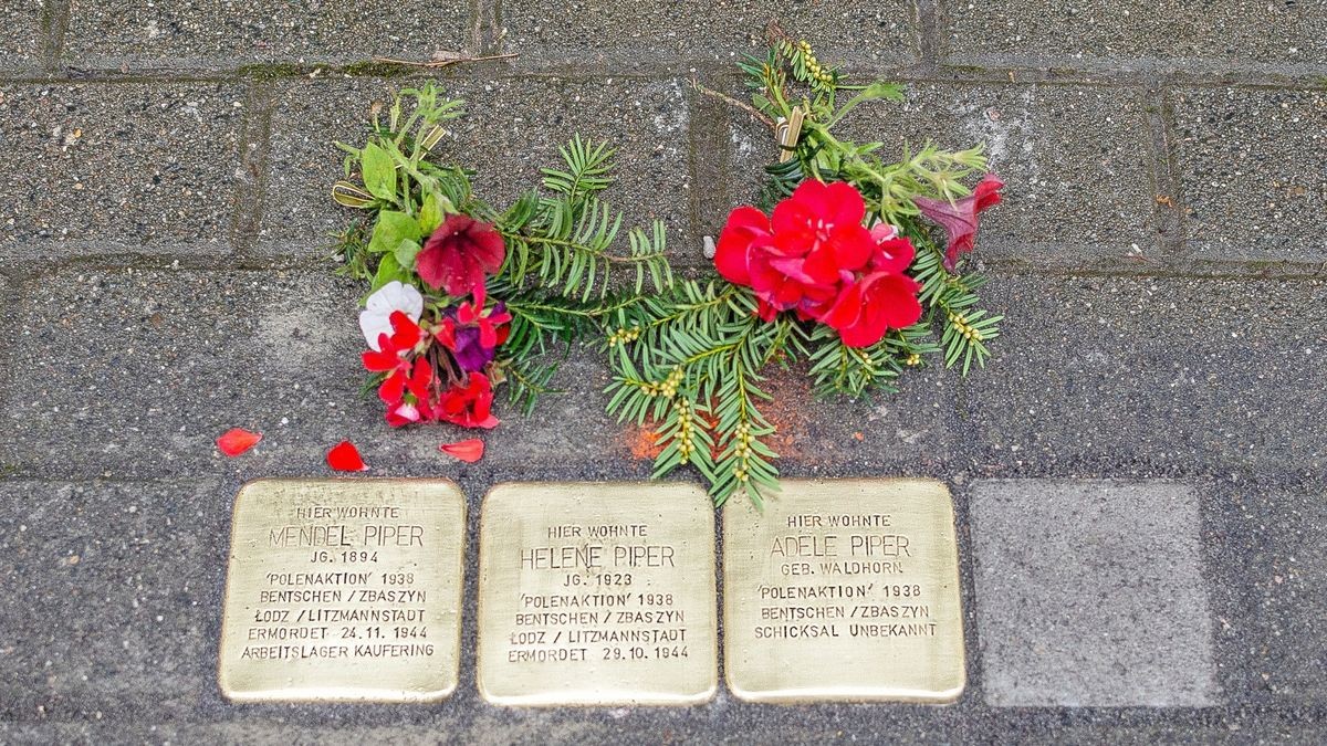 Am Mittwoch sind zu den bisherigen 75 Stolpersteinen in Apolda nun am Faulborn 32 drei weitere hinzu gekommen. Sie erinnern an die deportierte jüdische Familie Piper.