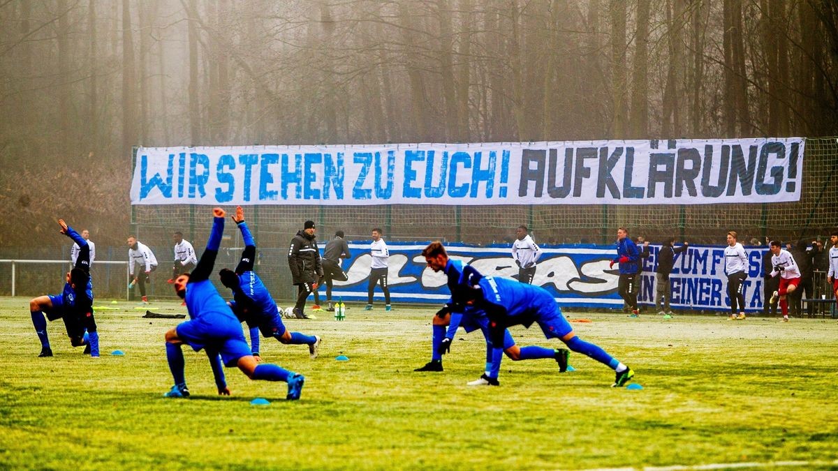 Die Wacker-Fans erwarten vom Präsidium Antworten. 