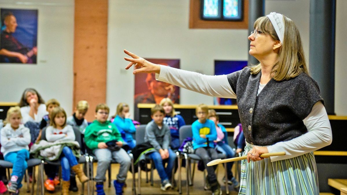 Autorin und Dramaturgin Ingrid Annel (hier bei einem Auftritt in der Mühlhäuser Stadtbibliothek).