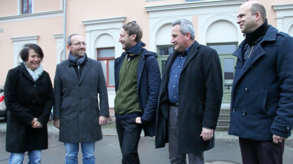 Zu ihrer ersten Sitzung traf sich am Montag die neue Arbeitsgruppe zur Umgestaltung des ehemaligen KZ-Außenlagers Ellrich-Juliushütte am Ellricher Bahnhof.