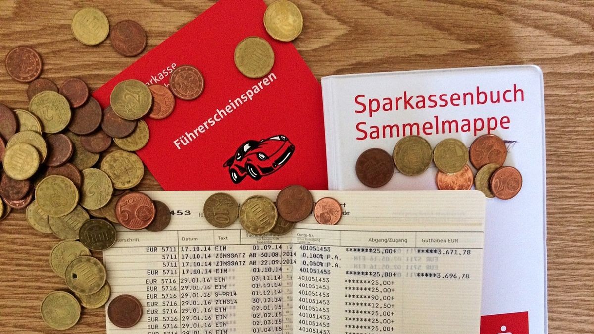 Viele Sparkassen kündigen ihre Prämiensparverträge. Die Volksbank Bigge-Lenne hat sich anders entschieden.