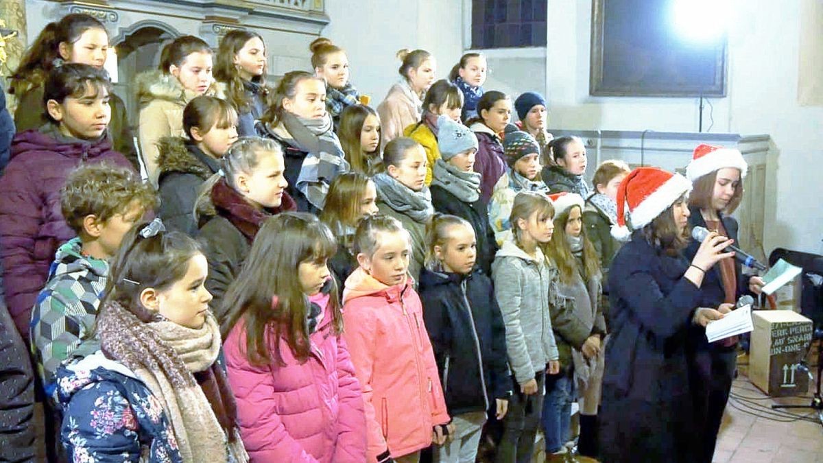 Auch in der Mellinger Kirche St. Georg erklang das Weihnachtsprogramm des Lyonel-Feininger-Gymnasiums.