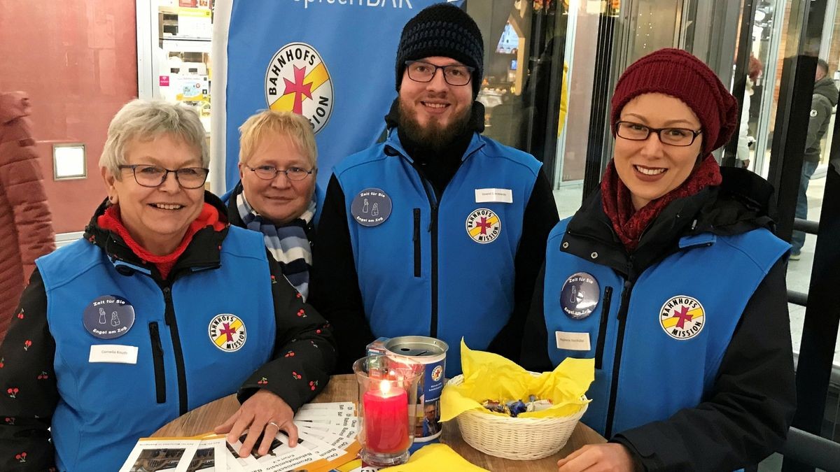 Thüringen hilft... der Bahnhofsmission Erfurt. Von links: Cornelia Knuth, Dagmar Schumann, Dawid Zakrzewski und Magdalena Steinhöfel.