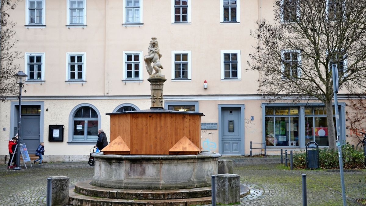 Der Löwenbrunnen am Graben ist eingehaust und damit vor Böllern sicher.