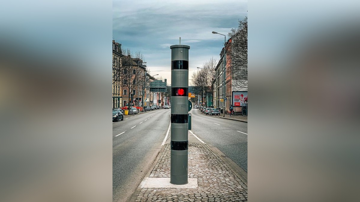 Die neue Blitzersäule in Erfurt.