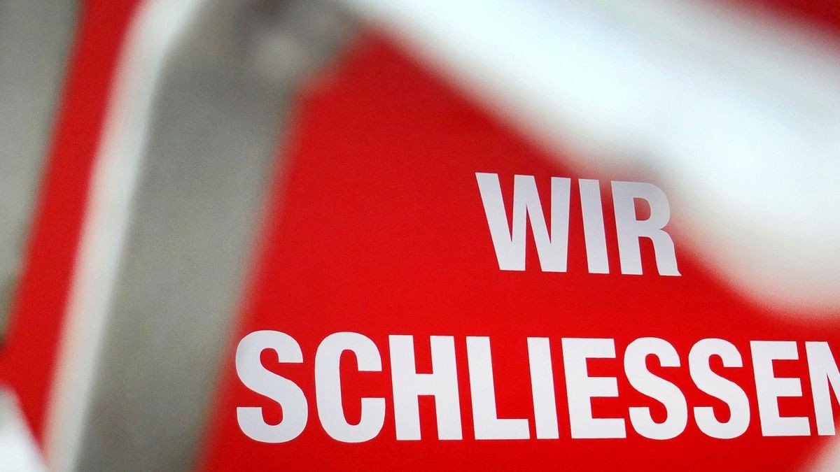 Der Schriftzug „Wir schließen!