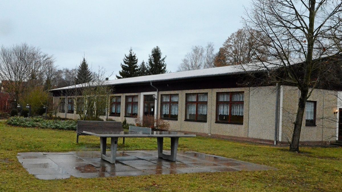 Auf der Wiese an der Tröbsdorfer Festhalle findet am 18. Januar das große Dorffest statt. Eingangs wird die neue Ortsfahne geweiht.