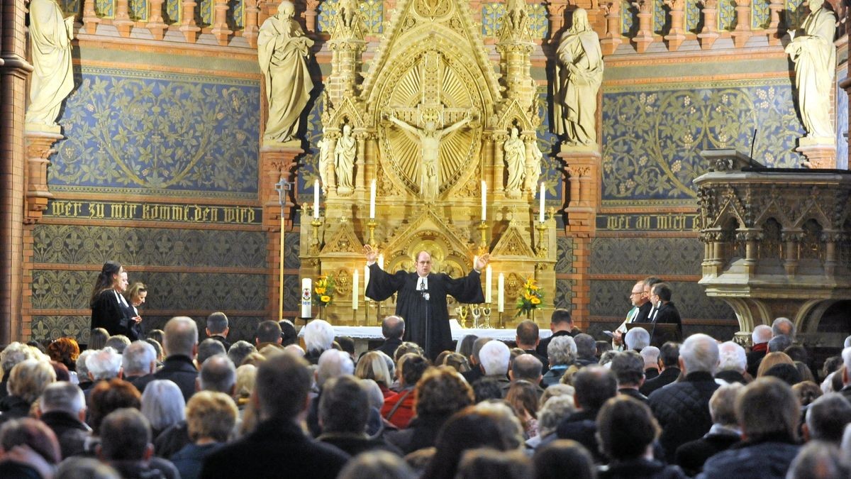 Superintendent Dr. Gregor Heidbrink während des Gottesdienst zu seiner Amtseinführung in der Lutherkirche.