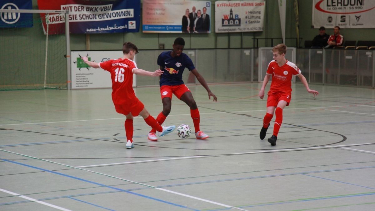 Allianz-Cup, Bundesligaturnier bei Eintracht Sondershausen spielte unter anderem Bayern München, RB Leipzig, 1899 Hoffenheim, Werder Bremen, Hertha BSC Berlin, Union Berlin, Dynamo Dresden, 1. FC Magdeburg, Hallescher FC, Rot-Weiß Erfurt, Hannover 96 und Eintracht Sondershausen.