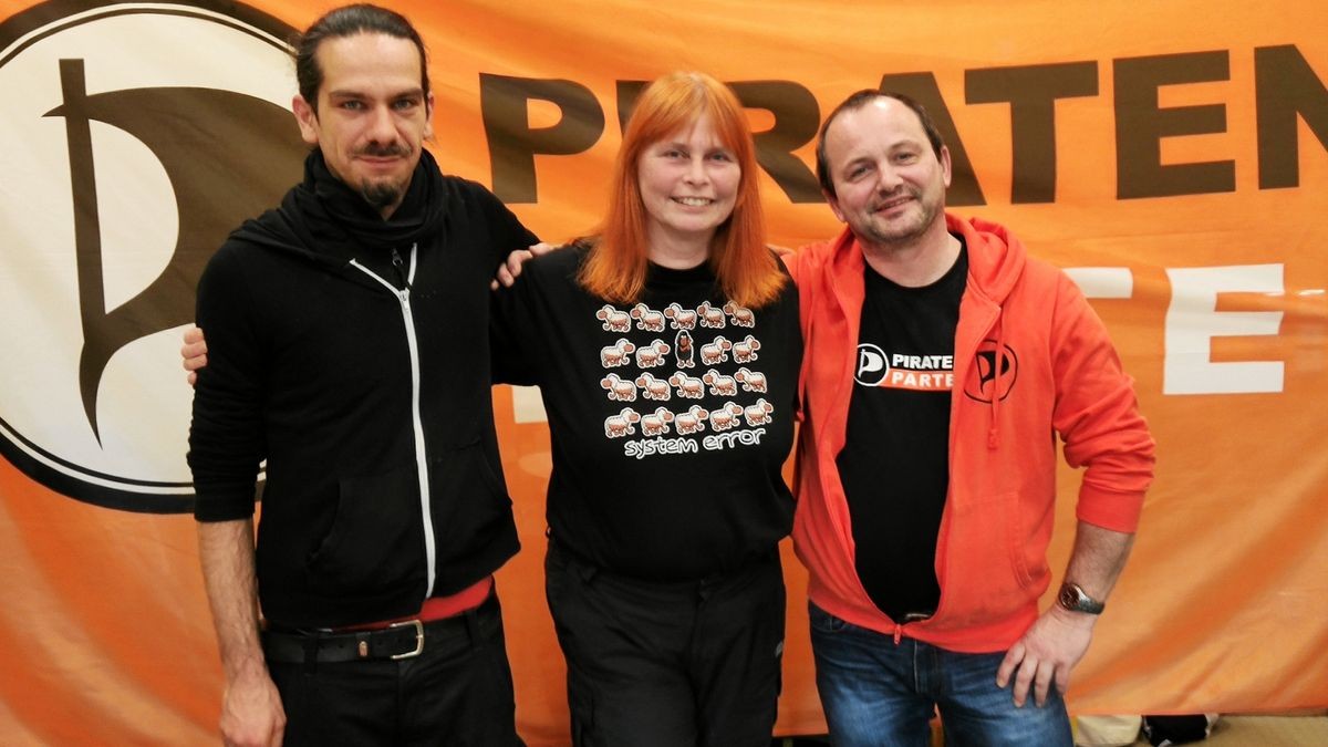 Thomas Brückner (r.), Leopold Wagner und Heidrun Jänchen bilden den neuen Piraten-Kreisvorstand Weimar/Weimarer Land.