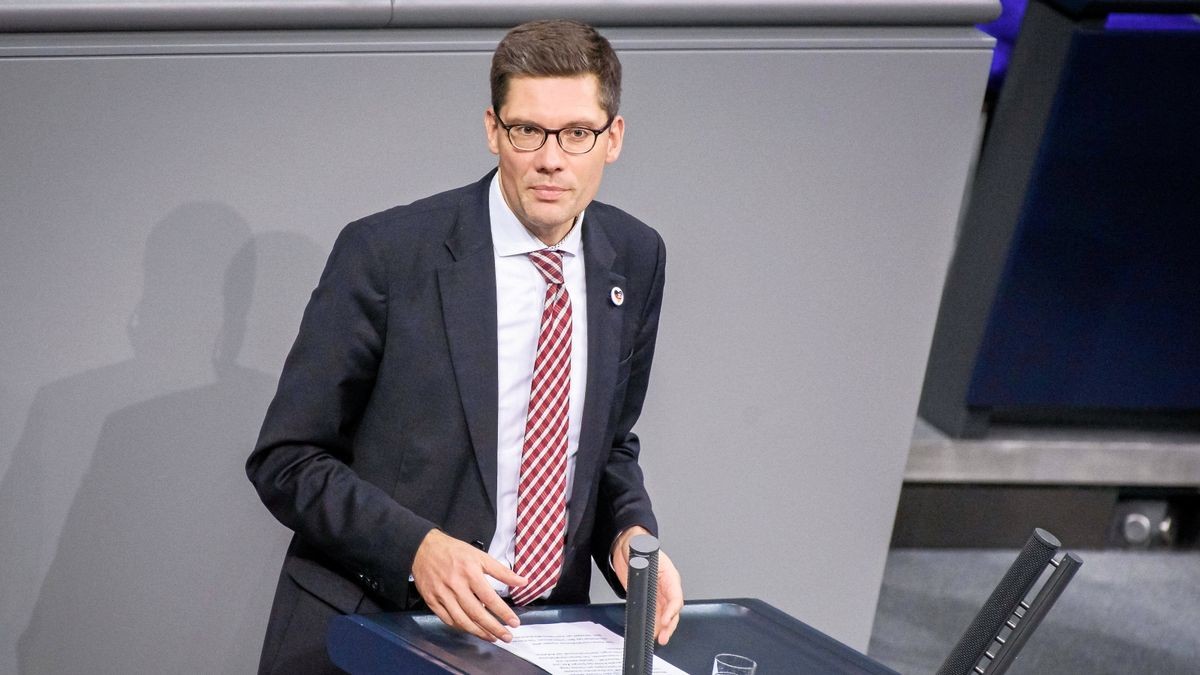 Die politischen Turbulenzen um die Wahl von FDP-Mann Kemmerich zum Thüringer Ministerpräsidenten gehen weiter. Nun hat der Thüringer CDU-Politiker seinen Job als Ostbeauftragter der Bundesregierung verloren.