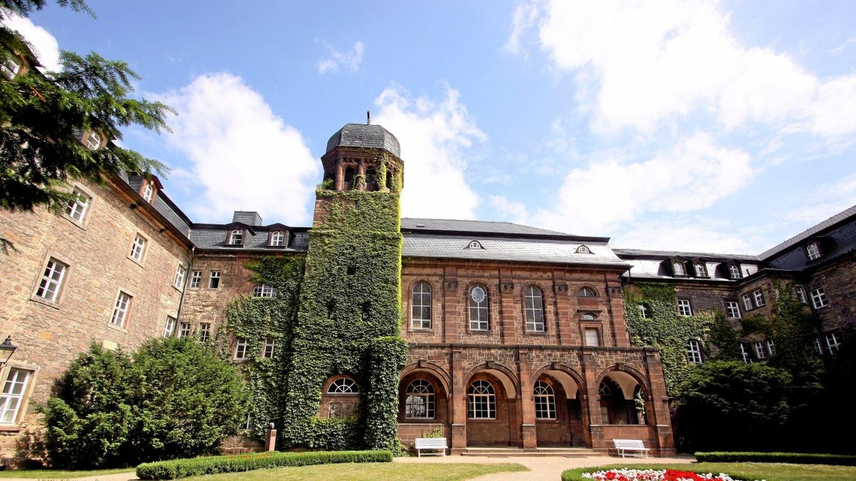 Vom Innenhof der Klosterschule Roßleben gelangt man auch zur Aula.