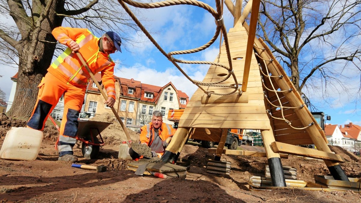 Kletterlandschaft entsteht im Macholdschen Garten