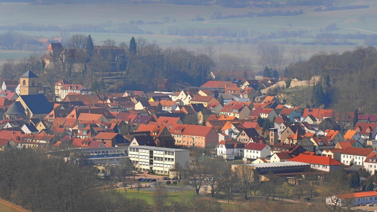 Ein Amt Creuzburg gab es schon vor 170 Jahren – damals gehörten aber viele weitere Orte dazu. Verwaltungssitz war damals im Großherzoglichen Schloss auf dem Burgberg. Die Creuzburg wird mit der Wiedergründung des Amtes aber nicht wieder Verwaltungsresidenz.