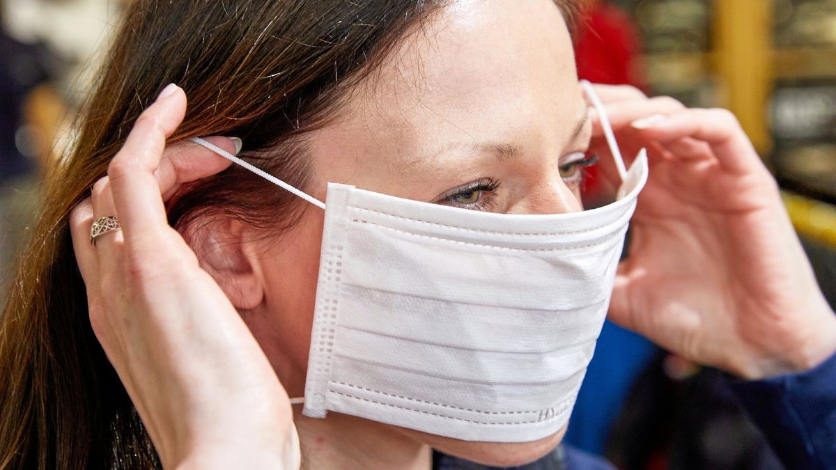 Symbolfoto: Atemmasken sind derzeit sehr gefragt.