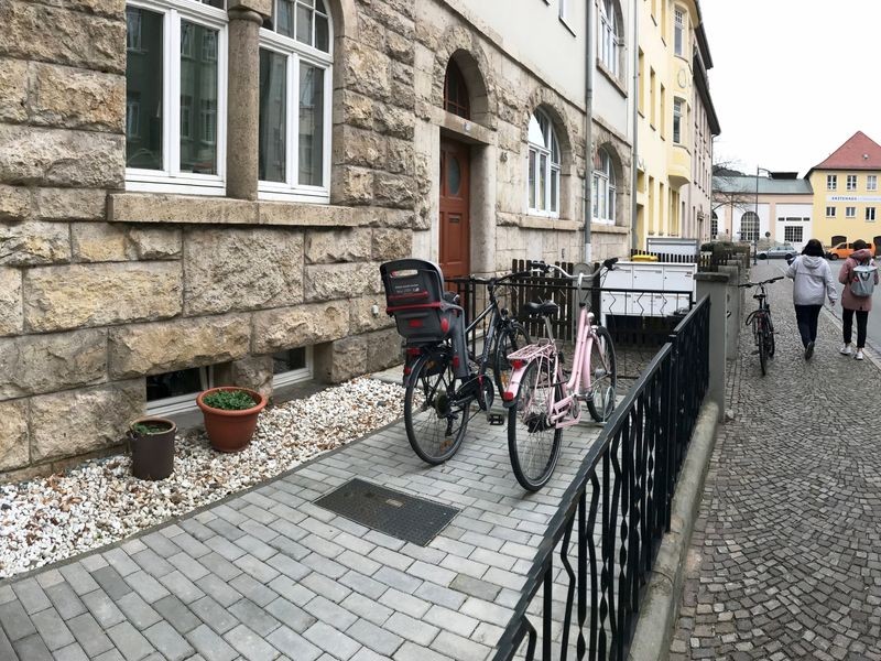Jenaer Damenviertel Im blühen die Fahrräder