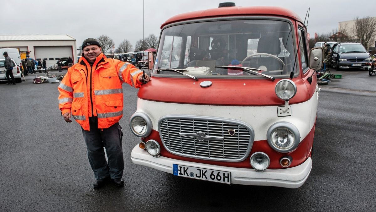 Historische Fahrzeuge aller Art werden sonst zum Winterteilemarkt gezeigt.