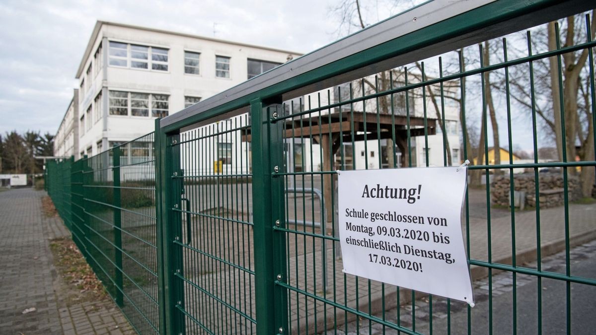 Für den generellen Umgang mit Verdachtsfällen gibt es für Schulen aktuell keine einheitliche verbindliche Regelung.