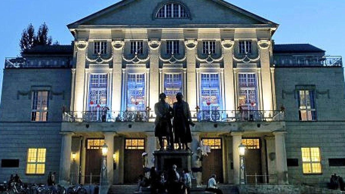 Das Deutsche Nationaltheater Weimar hält den Spielbetrieb aufrecht, allerdings finden nur noch Veranstaltungen mit 500 Teilnehmern statt.