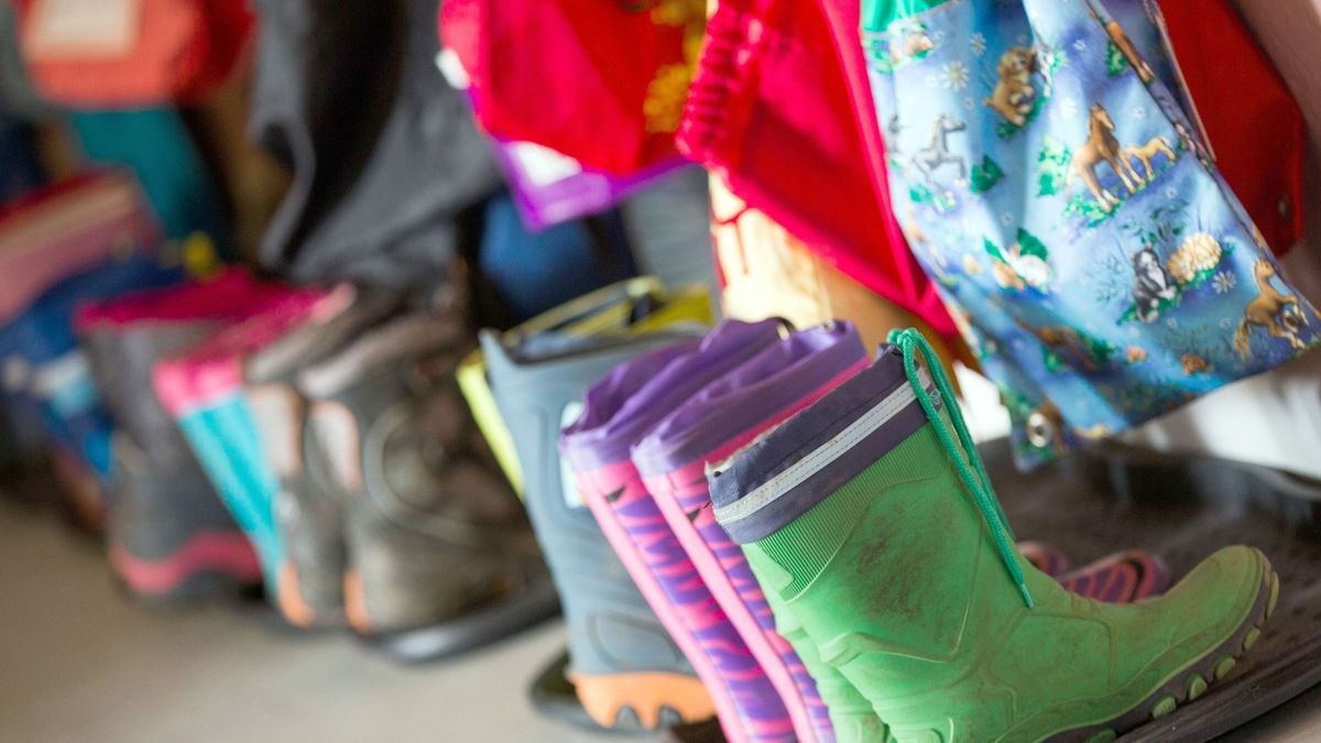 Elternbeiträge für die Hort- und Kindergartenbetreuung fallen grundsätzlich weiter an. Die Landesregierung sucht diesbezüglich nach Lösungen. Symbolfoto: Jens Büttner/dpa