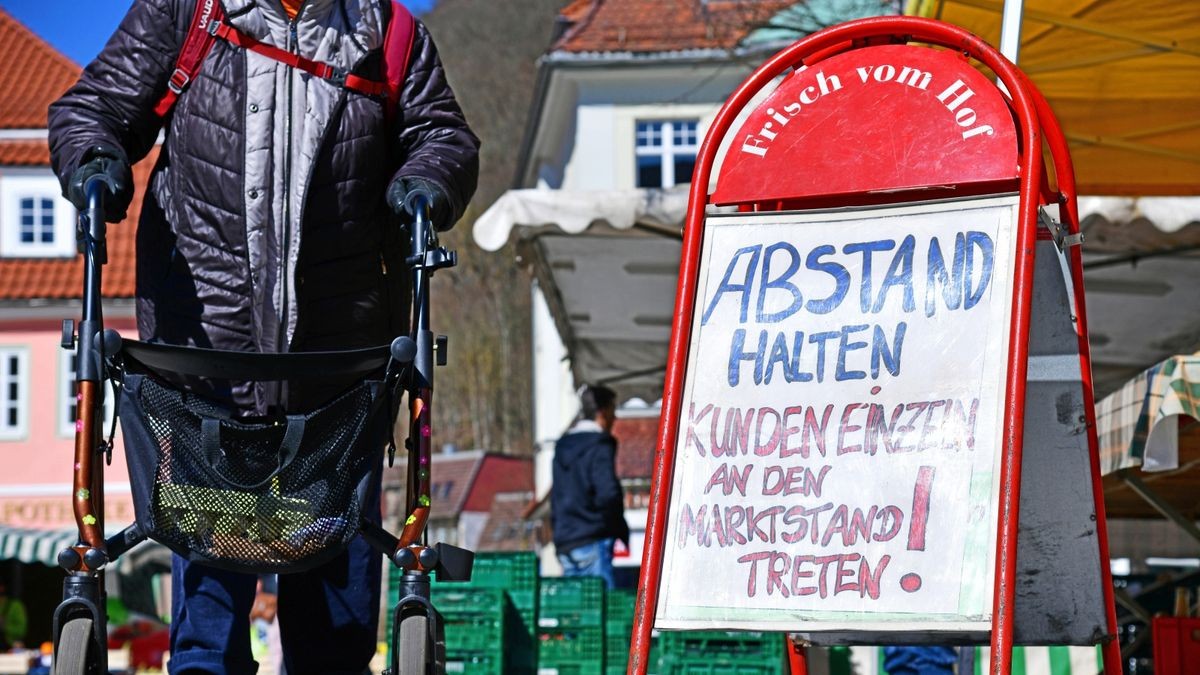 Bald sollen Thüringern nur noch einzeln oder maximal zu zweit auf die Straße dürfen. So soll die Ausbreitung des Corona-Virus weiter eingedämmt werden. (Symbolbild)