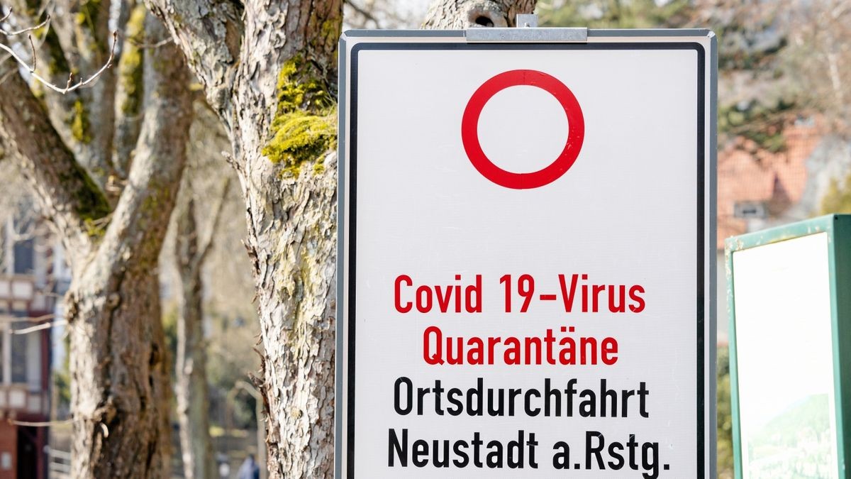 Neustadt am Rennsteig befindet sich nach wie vor in Quarantäne. In dem Ort mit etwa 900 Einwohnern hatte es überdurchschnittliche viele Coronainfektionen gegeben. 